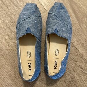 Chambray blue Toms, Women’s US size 6.5